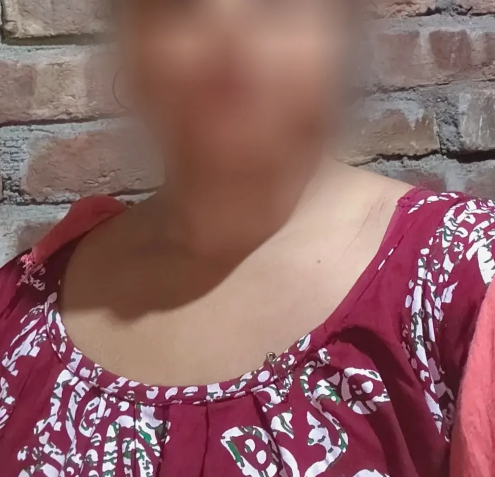 Elif, 28
