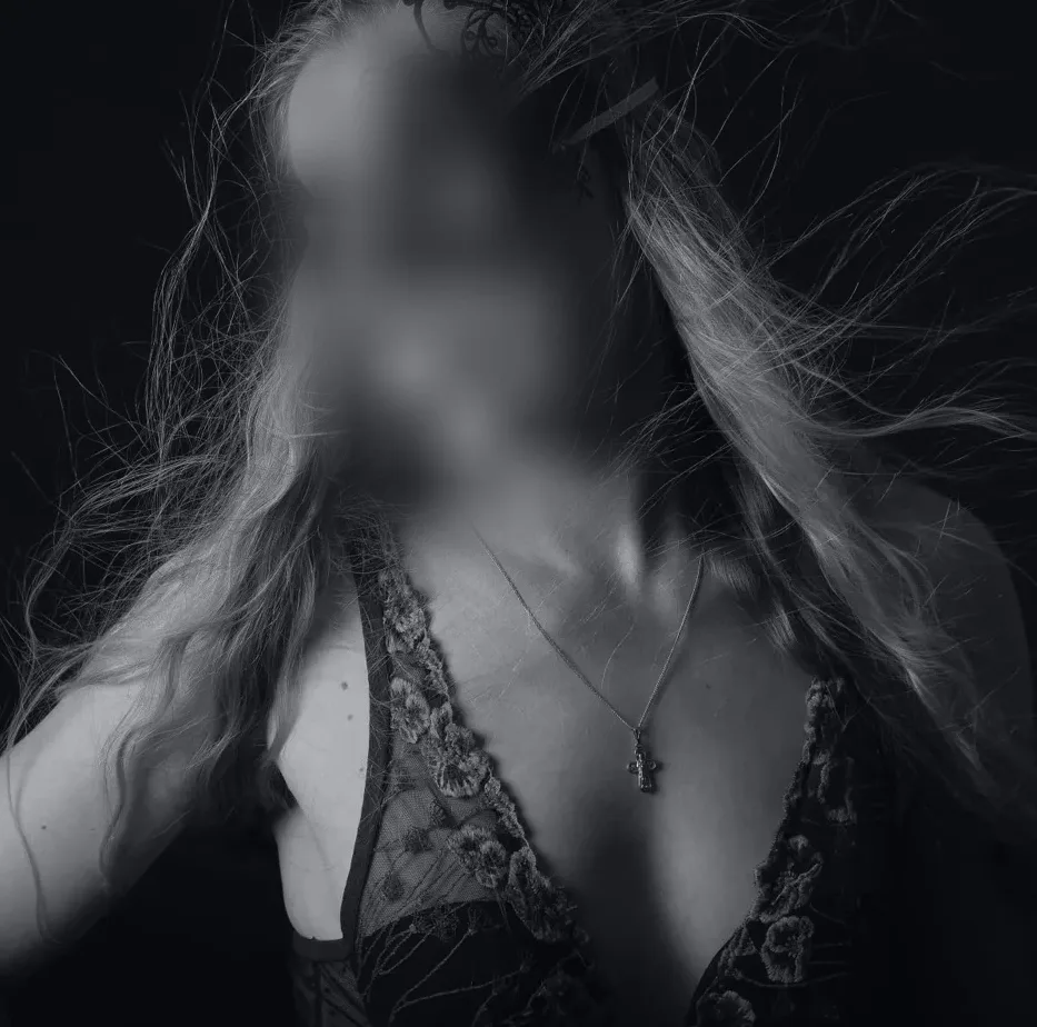 Ella, 34