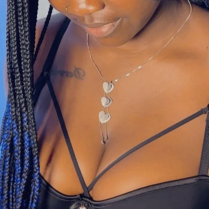 Isabella, 22
