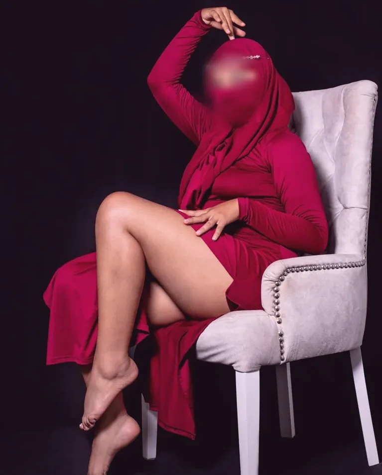 Laura, 23