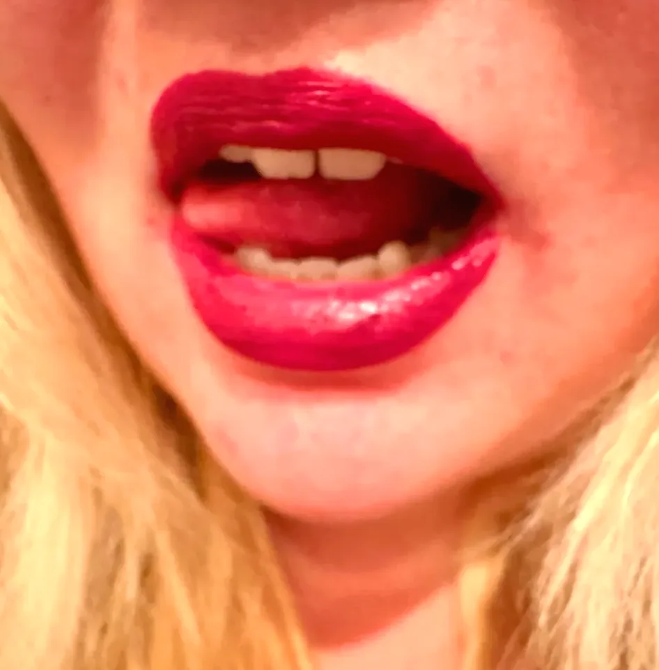 Sofie, 24